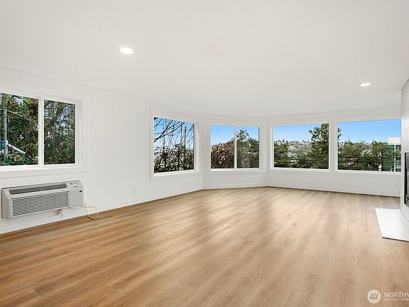 4th image of 1028 Lakeview Boulevard E #4