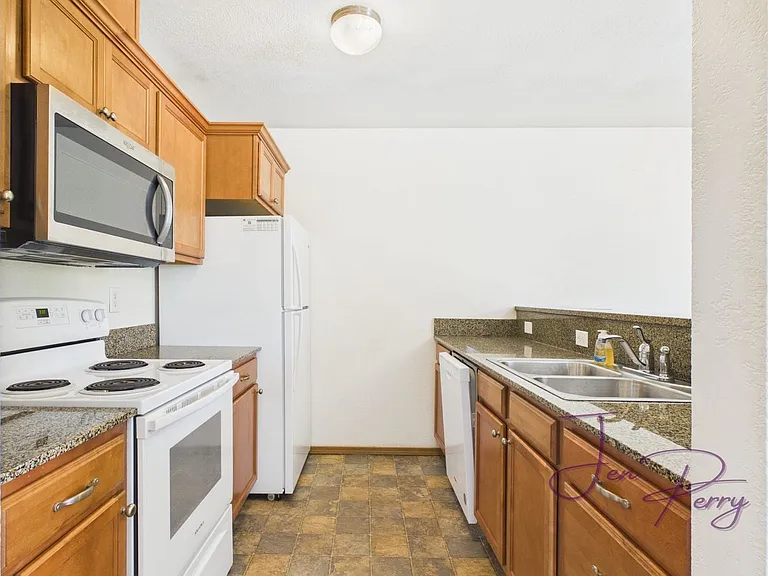 5747 Fallbrook Ln — Photo 1