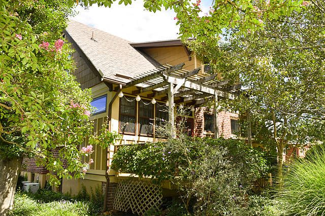 2nd image of 1246 Summit Ave SW