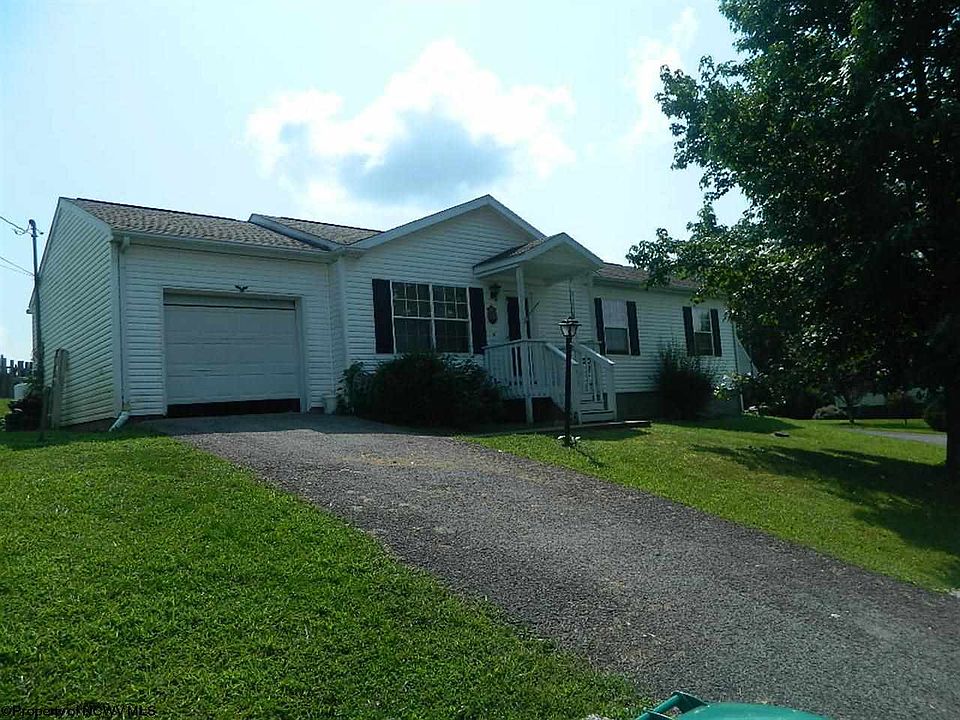 1st image of 10 Woodside Ln