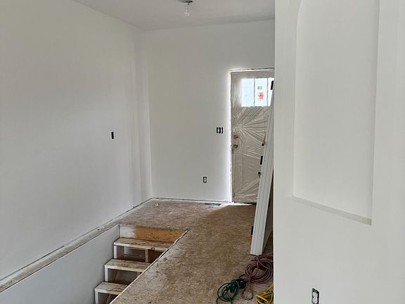 5th image of 404 Sabine Dr #9