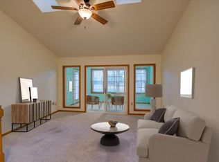 107 N Musket Ridge Dr, Sun Prairie, WI 53590