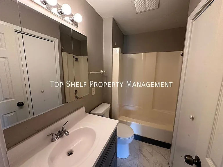 3810 SW 12th St #2 — Photo 7