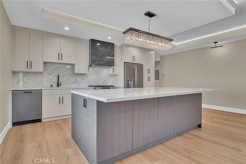 3 bed, 1500 sqft, $6,500 — Photo 3