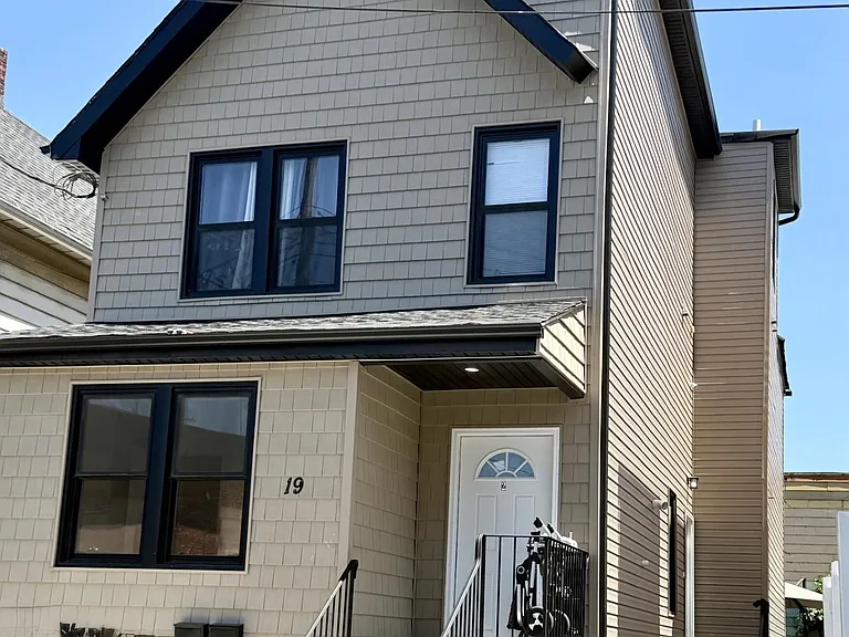 19 Tompkins Ct — Photo 1