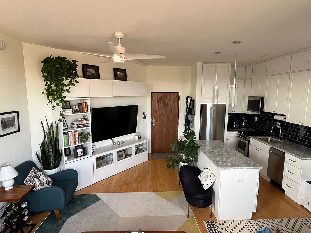 1 bed, 1.0 bath, 550 sqft, $2,570 — Photo 2