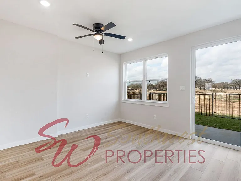 556 Galt Dr — Photo 13