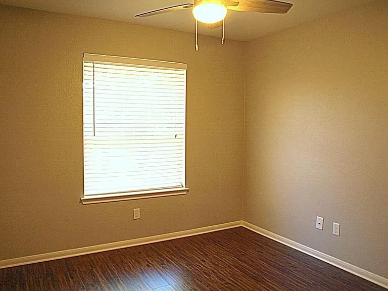 2200 Larston Ln — Photo 13