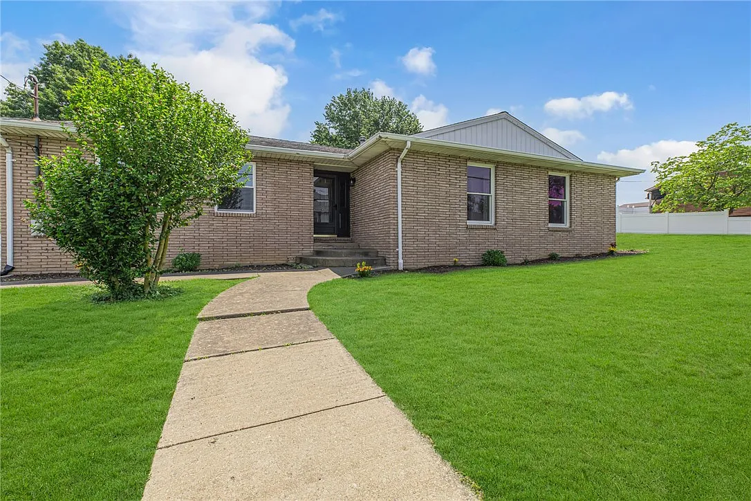 1301 Bechtel St photo 1