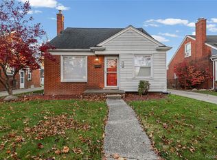 21228 Newcastle Rd, Harper Woods, MI 48225