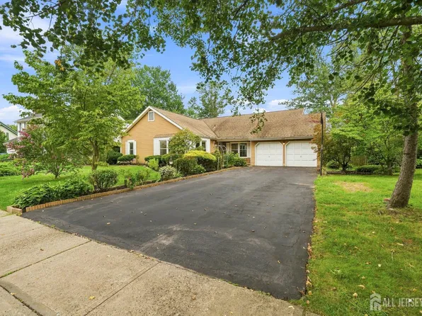 20 Franklin Dr, Plainsboro, NJ 08536