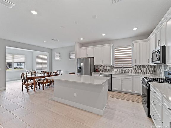 3rd image of 13309 SW Vermillion Cir