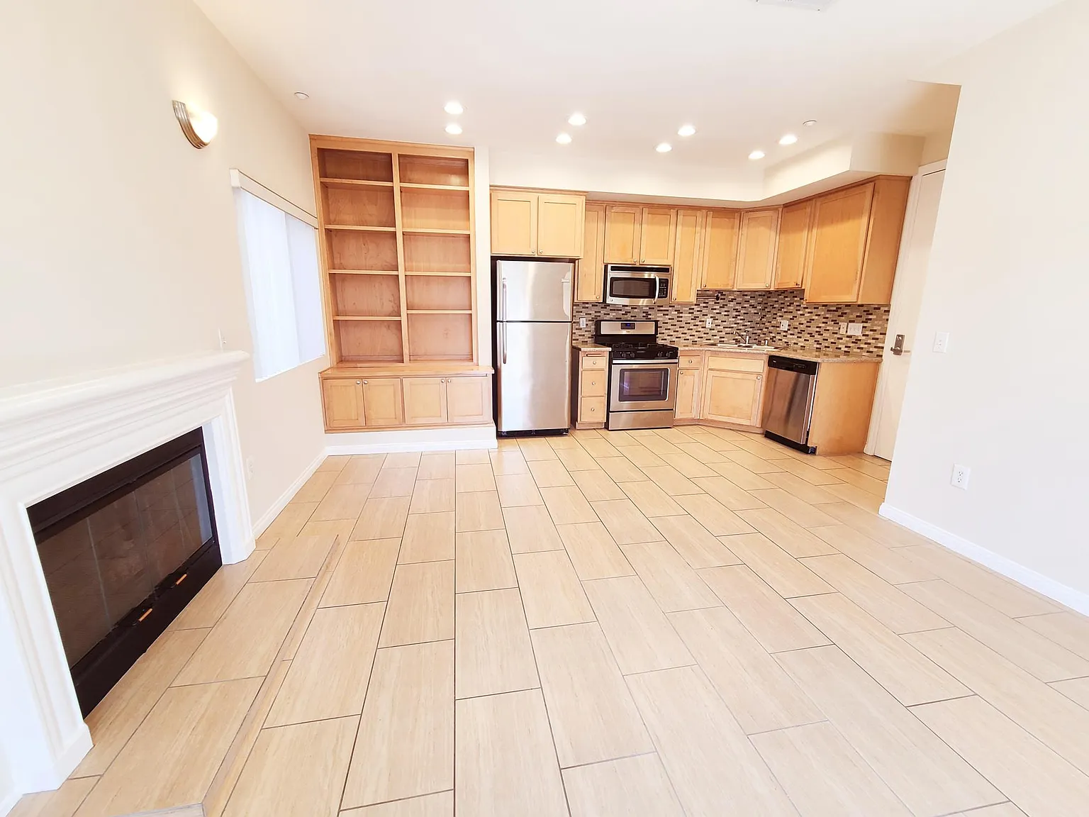 8251 Blackburn Ave — Photo 3