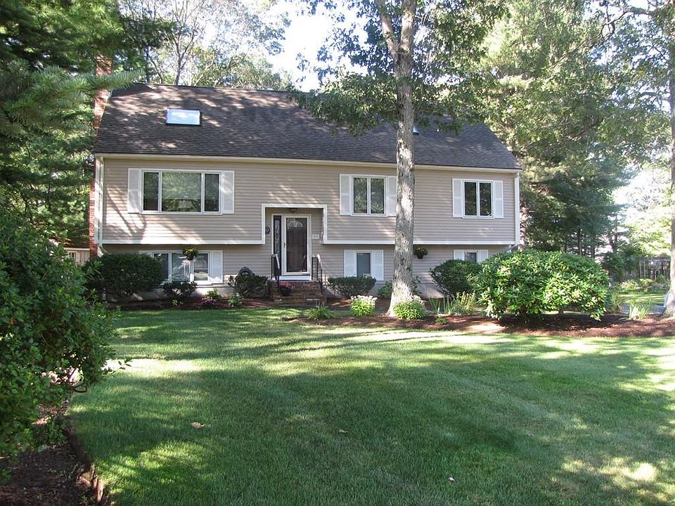 1st image of 90 Erica Dr