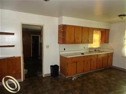 4th image of 8100 Marlowe St