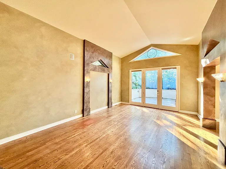 16558 SE 58th Pl — Photo 4