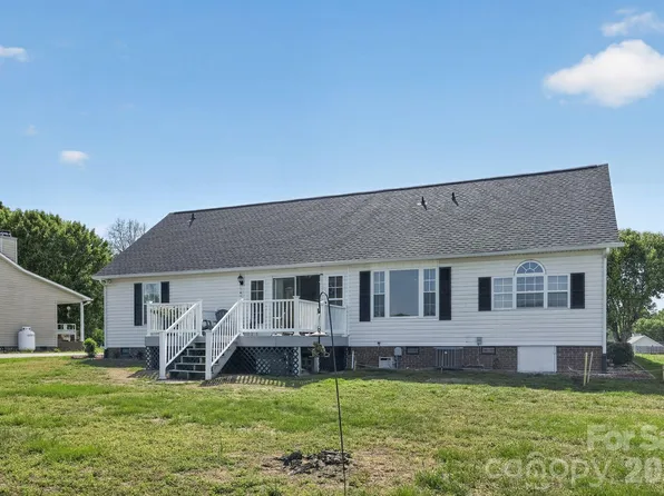 101 Erin Ln, Thomasville, NC 27360