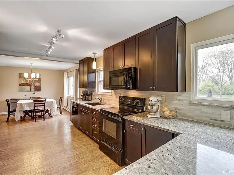 2108 N Fairfield Rd — Photo 9