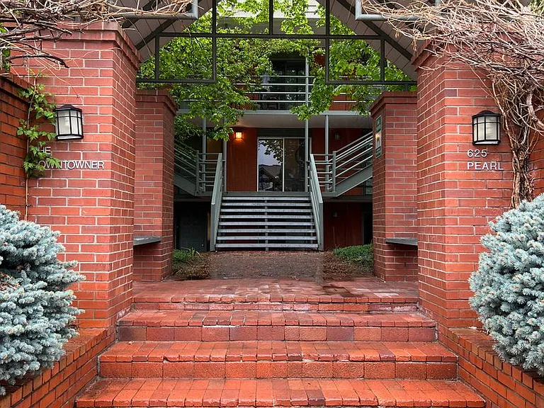 625 Pearl St #1 — Photo 2