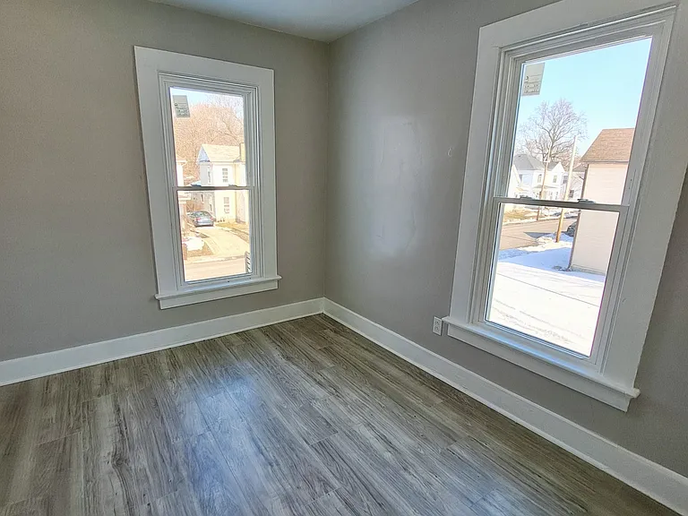 523 Wood St — Photo 5