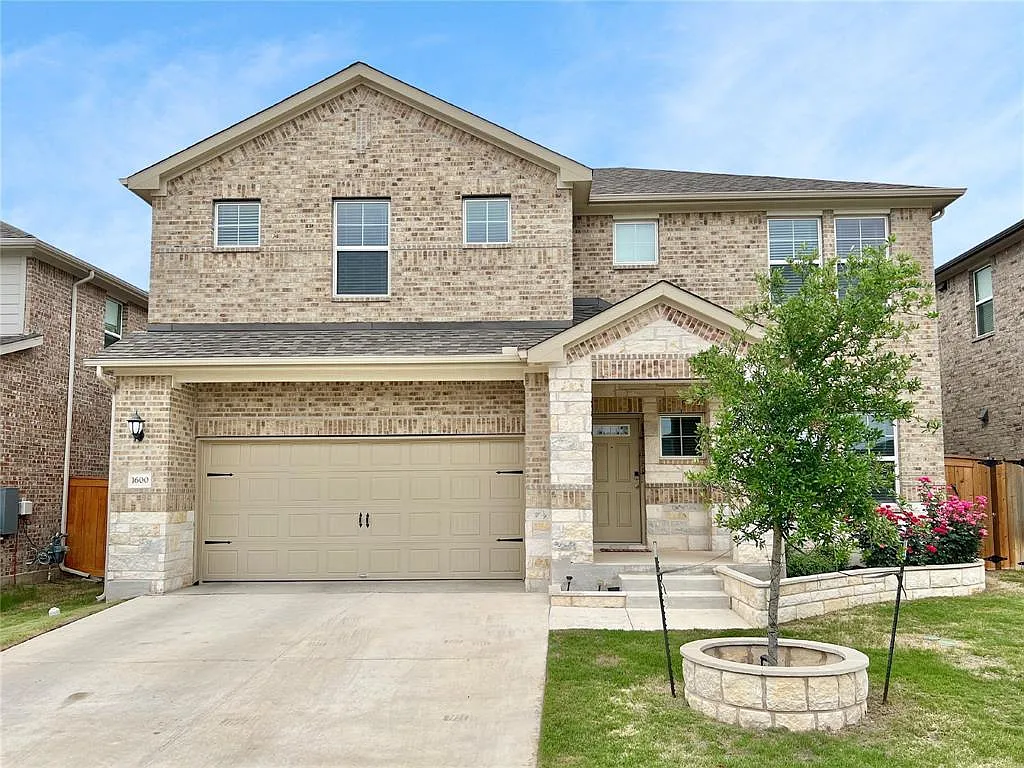 3 bed, 2.5 bath, 2515 sqft, $2,450 — Photo 1