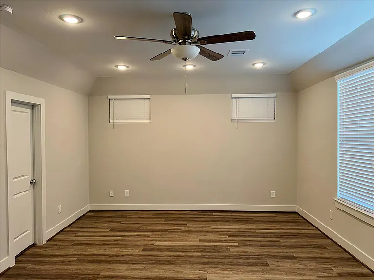 1282 N Post Oak Rd #A — Photo 34