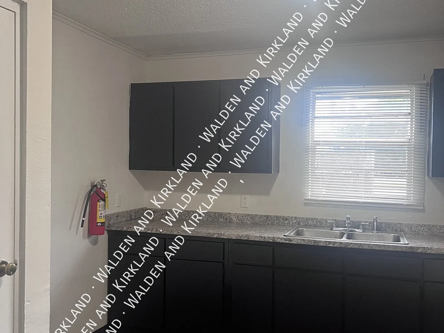Affordable 2 Bedroom/1 Bathroom - Move In Ready! — Photo 4