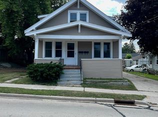 930 S 21st St, Manitowoc, WI 54220