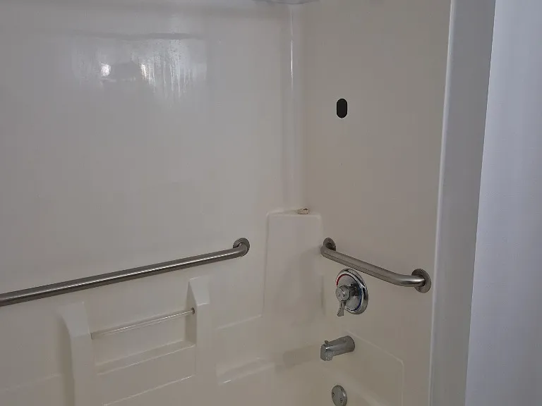 Bath tub