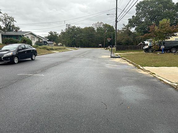 Exterior Neighborhood (street photo)