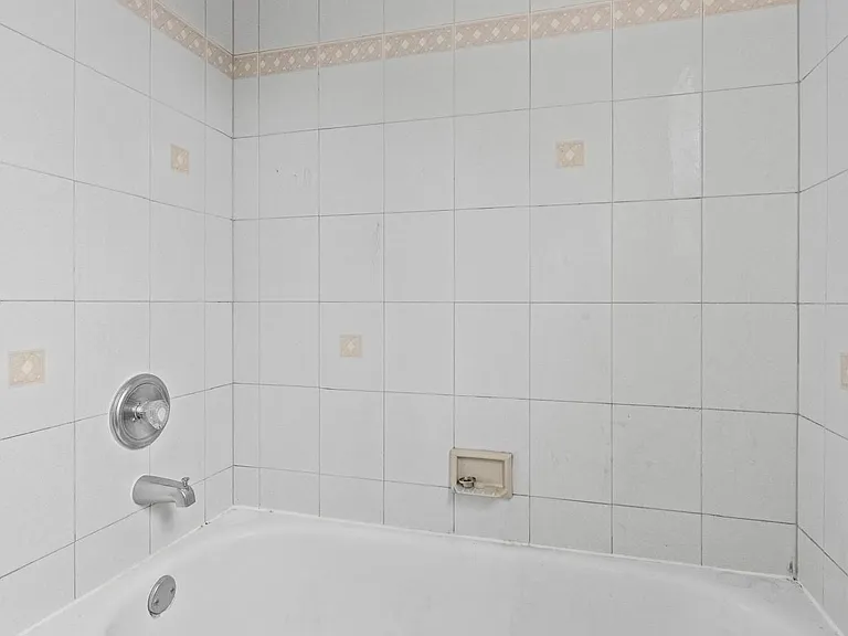 1 Gaelic Ct — Photo 2