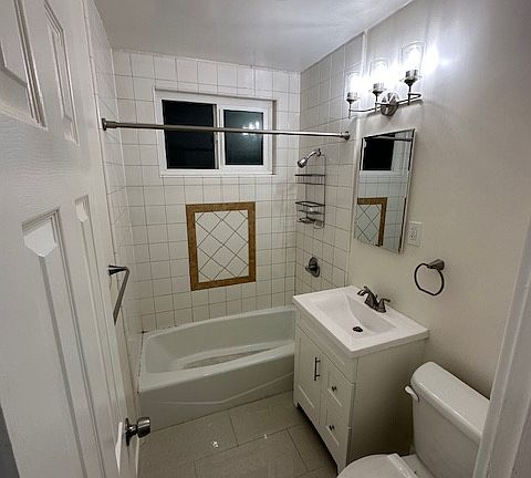 2nd image of 6519 Troost Ave Unit 5