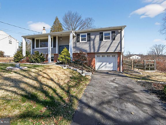 3rd image of 1669 Briarwood Ln