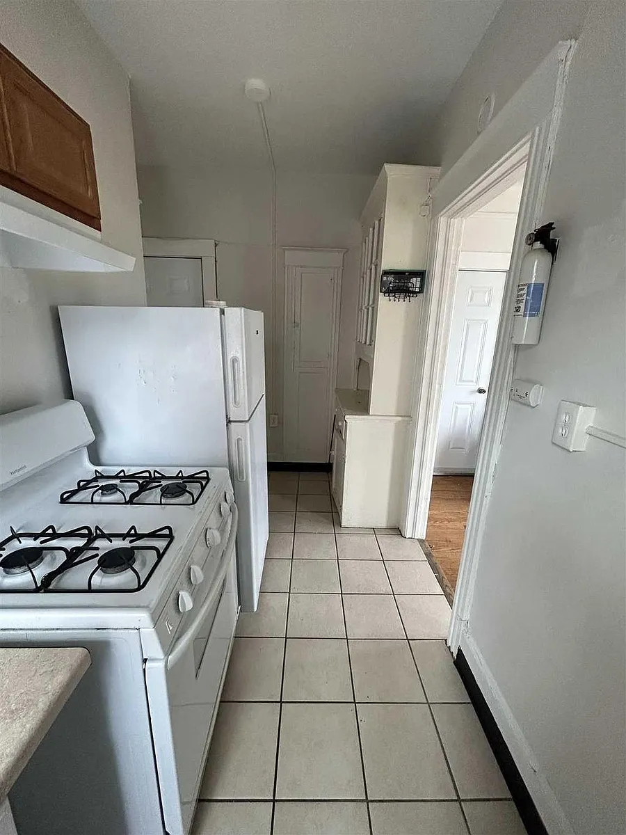 Building Photo - 58 Noxon St #10