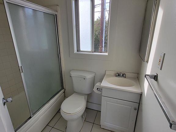 5th image of 5915 Hazeltine Ave #5