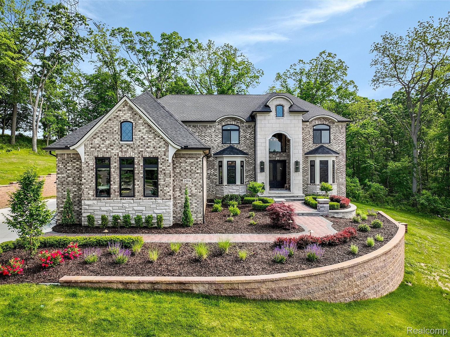 2584 Heights View Ct, Rochester, MI 48306 | MLS #20261008863 | Zillow