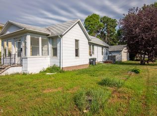 706 5th St NW, Mandan, ND 58554