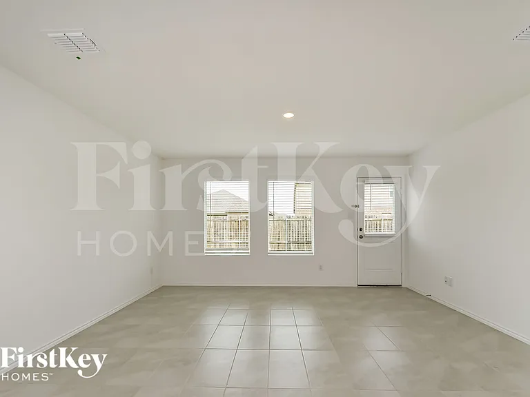1333 Plum Rd — Photo 5