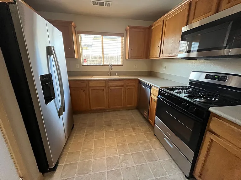 1030 S Vista St — Photo 9
