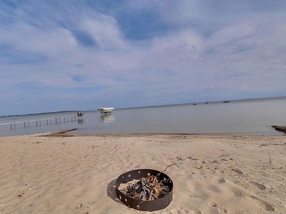 2nd image of 10198 N Shore Dr