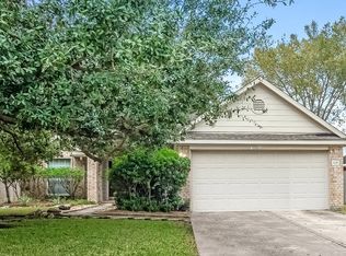 810 Courtside Dr E, League City, TX 77573