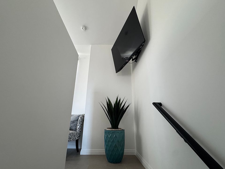 1st image of 530A W 35th St #A