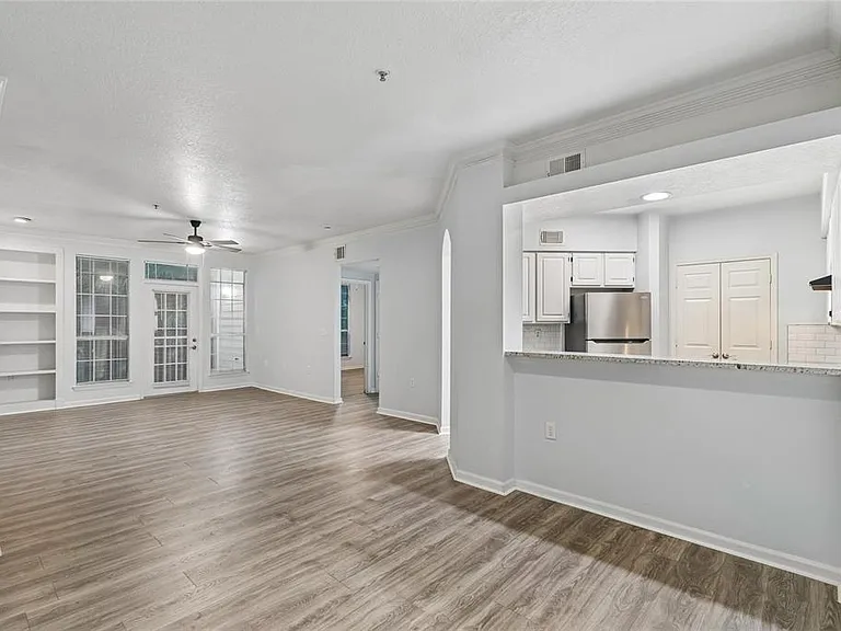 5211 Bay Club Cir — Photo 3