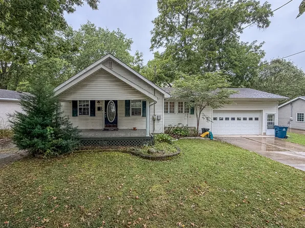 1020 N Walnut St, Monticello, IL 61856