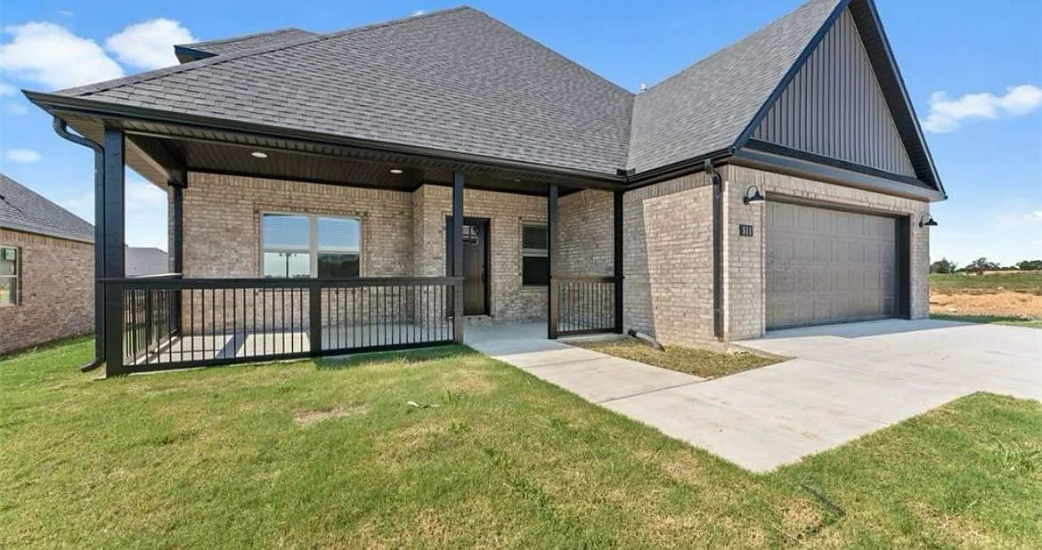 4 bed, 2350 sqft, $2,300 — Photo 4