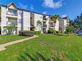 1972 Lake Atriums Cir