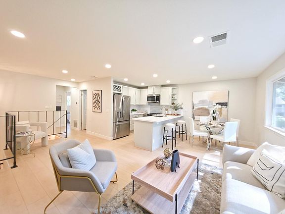 3rd image of 4849 Cherrythorne Ln
