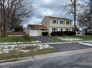 7 Wheatfield Dr, Rochester, NY 14616