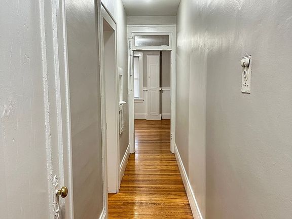 4th image of 581-583 Pleasant St #581-4L