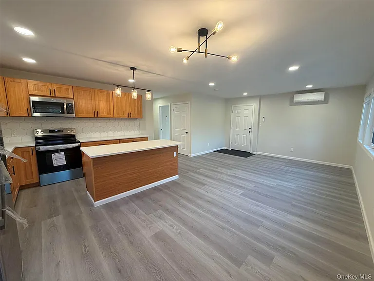 14 Cornwall Ln — Photo 5